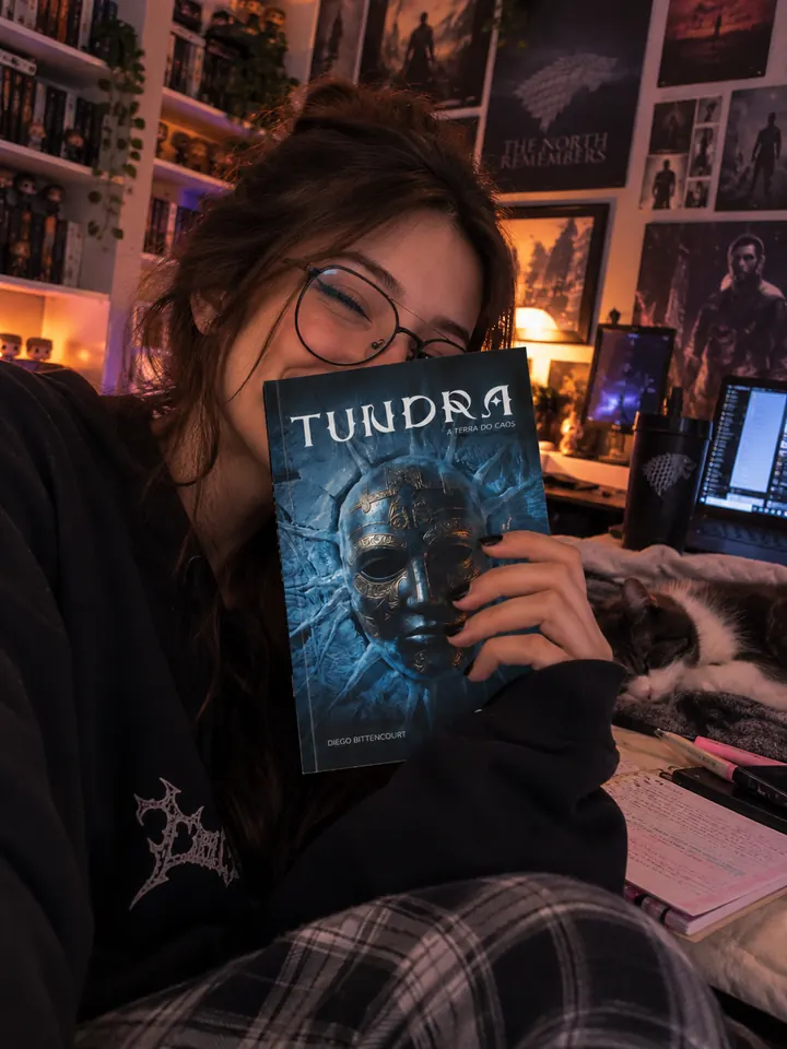 Leserinnen und Leser mit dem Buch TUNDRA