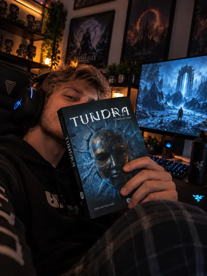 Leserinnen und Leser mit dem Buch TUNDRA